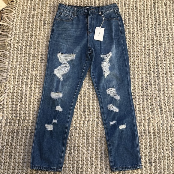 NWT high waist distressed jeans by Cello size 15♥️ - Picture 2 of 10